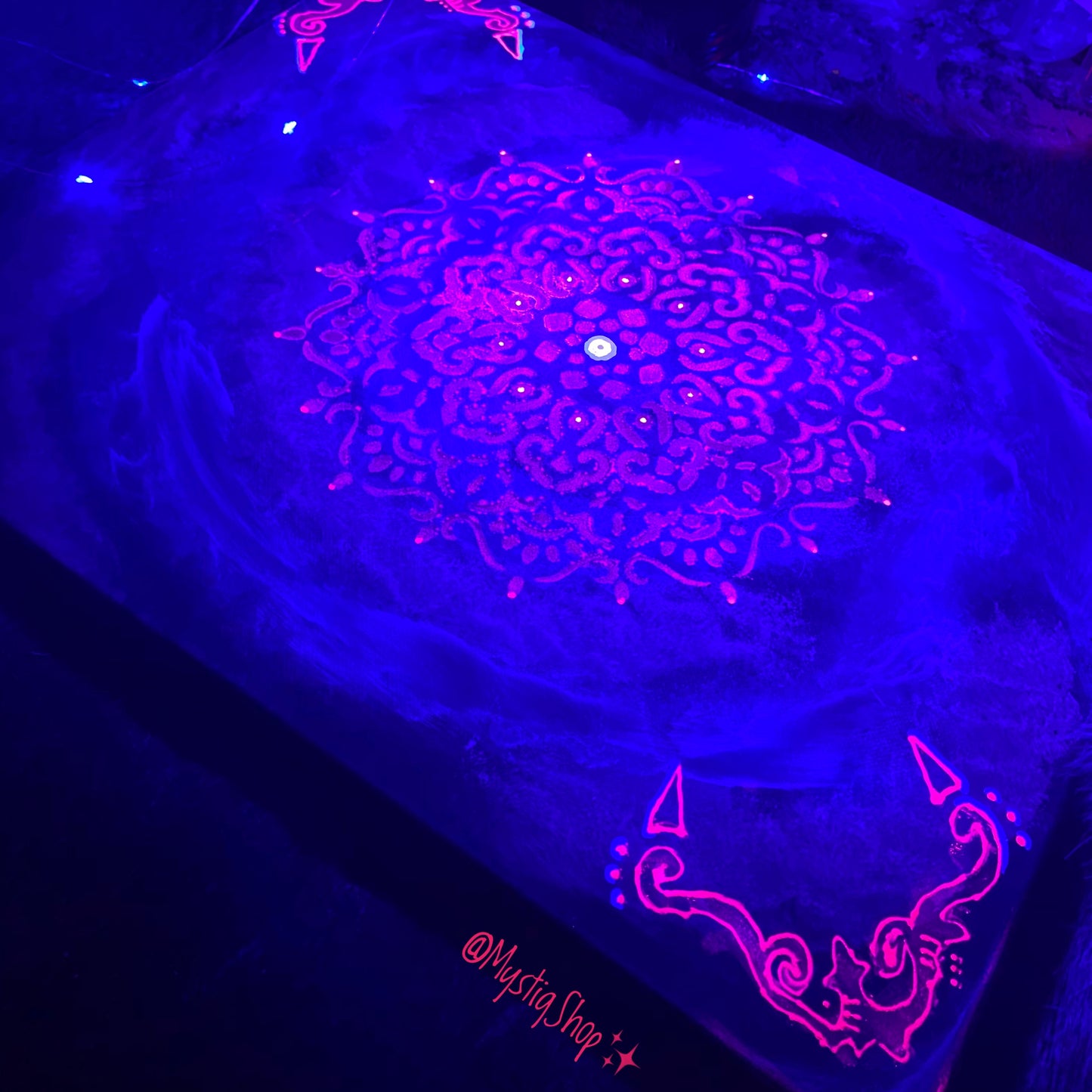 UV Painting: “Knowing in UV”