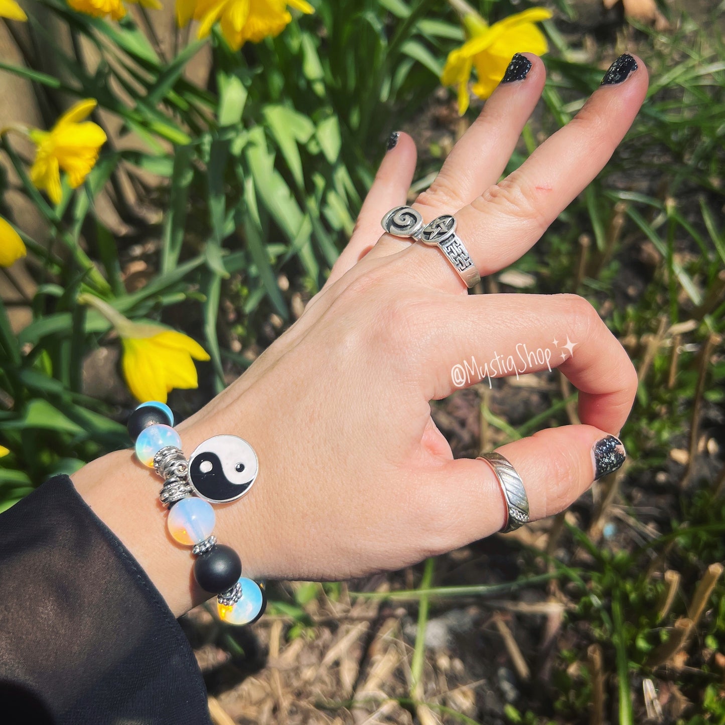 ✨YIN YANG OPALITE & ONYX BRACELET✨